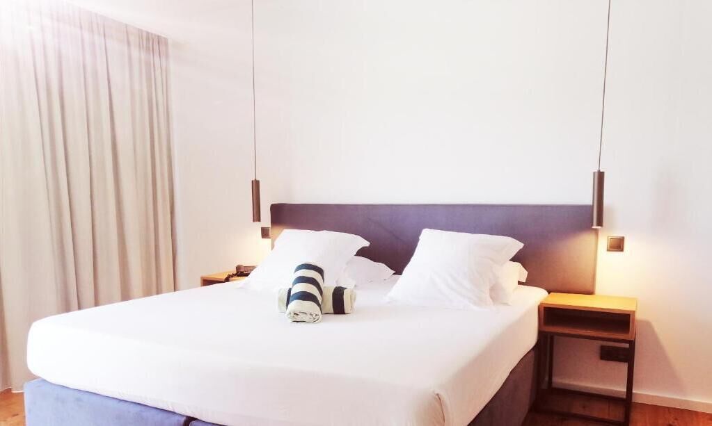 Minibar, in-room safe, desk, free WiFi