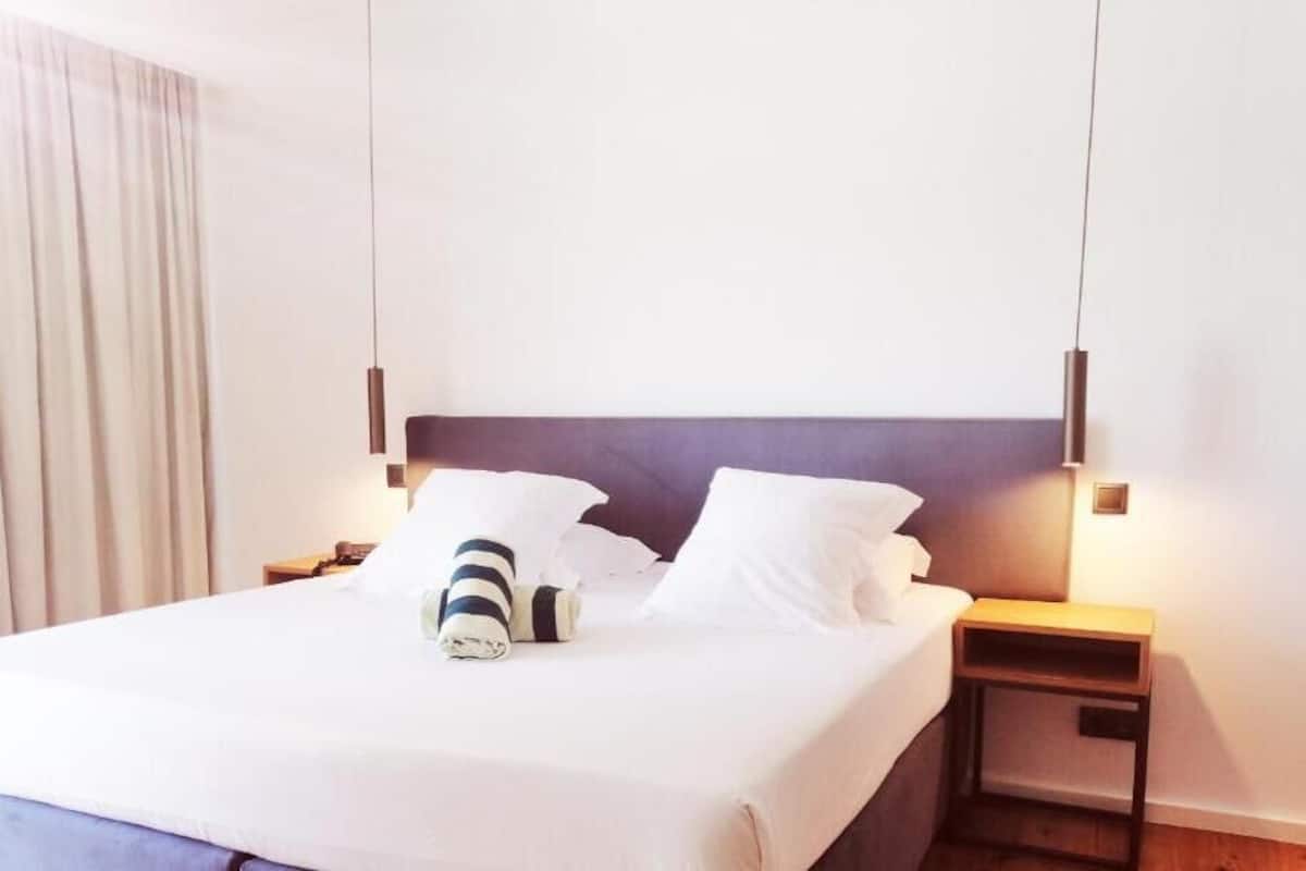Minibar, in-room safe, desk, free WiFi