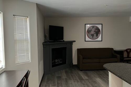 Executive suite, 1 kingsize bed met slaapbank, niet-roken | Een bureau, gratis wifi, beddengoed