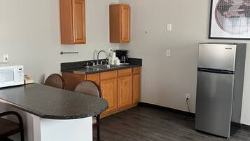 Executive Suite, 1 King Bed with Sofa bed, Non Smoking | Living area | Flat-screen TV