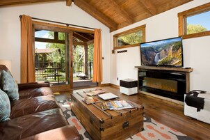 Caboose (Family Ski Cabin) | Living room | Flat-screen TV, fireplace, DVD player