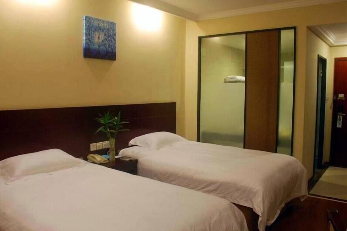 Twin Room | Peti besi dalam bilik, meja, Wi-fi percuma 