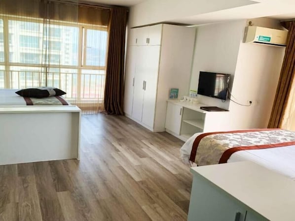 In-room safe, free WiFi, bed sheets