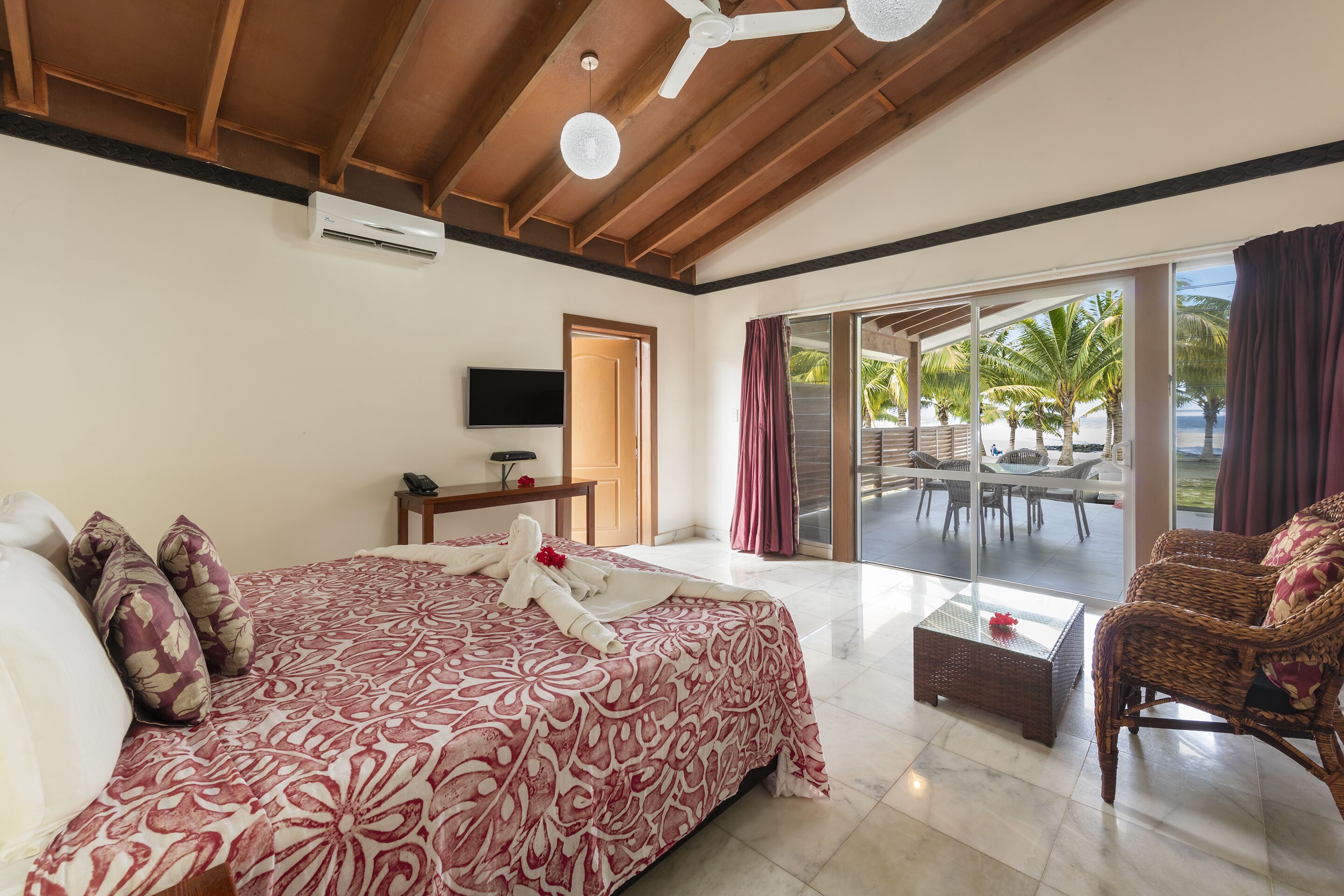 Beachfront Room | Premium bedding, in-room safe, individually furnished, desk