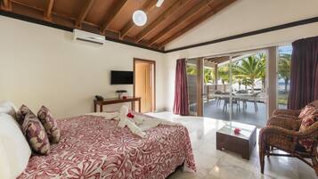 Beachfront Room | Premium bedding, in-room safe, individually furnished, desk