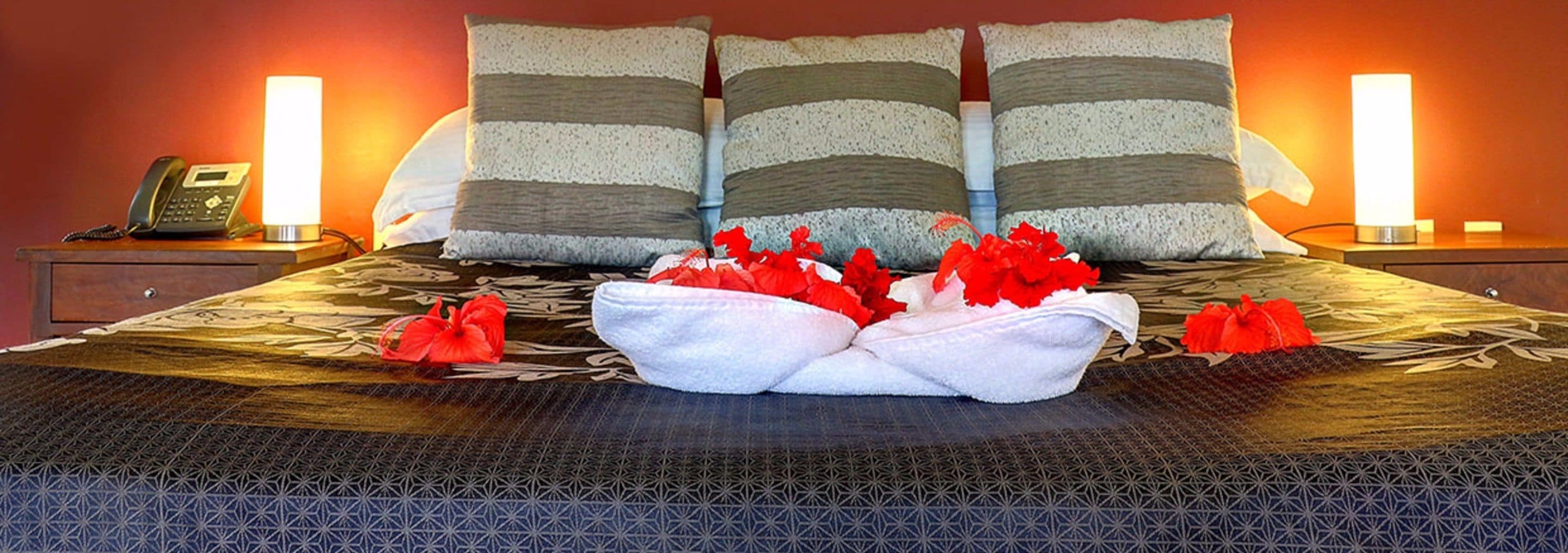 高級寝具、セーフティボックス (室内)、客室ごとに異なるインテリア、デスク