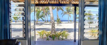 Chambre Deluxe, 1 très grand lit, vue océan, en front de plage | Literie de qualité supérieure, coffres-forts dans les chambres