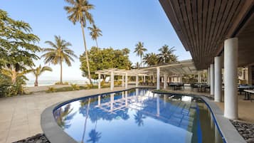 4 Außenpools, Liegestühle