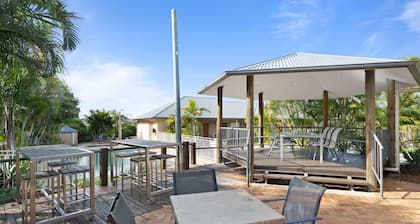 Coopers Colonial Motel