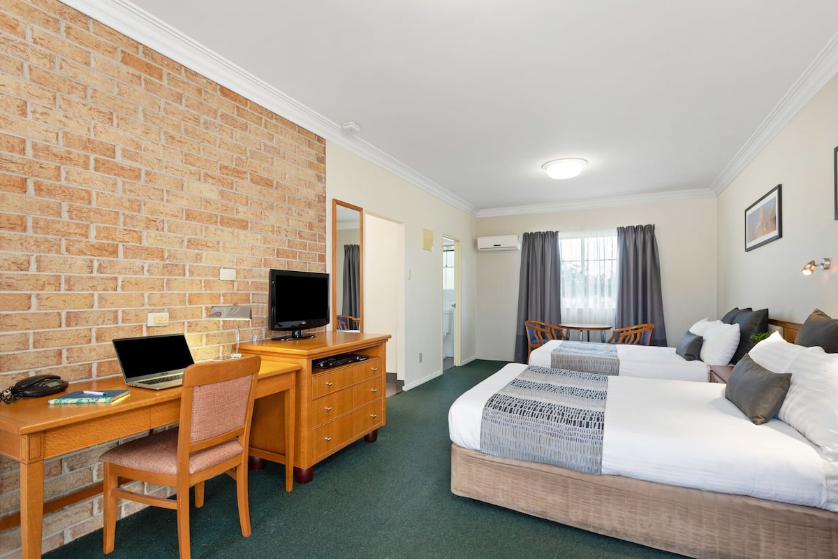 1 bedroom, minibar, desk, laptop workspace