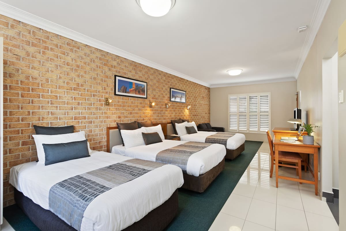 Triple Room | 1 bedroom, minibar, desk, laptop workspace
