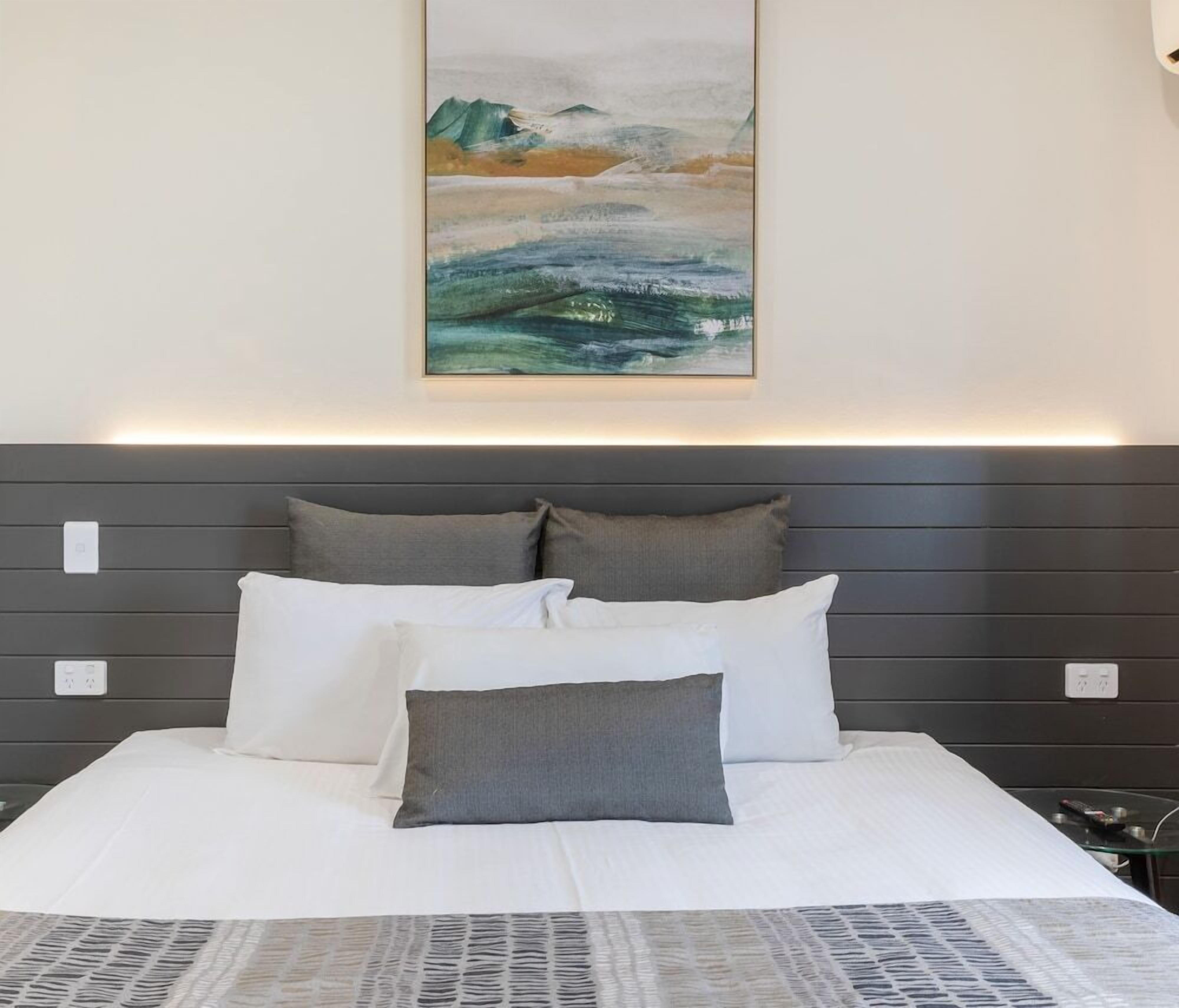 Minibar, bureau, espace de travail pour ordinateurs portables