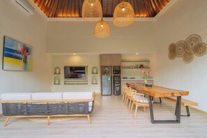 Villa | Woonruimte | Een 42-inch lcd-televisie met kabelzenders en televisie