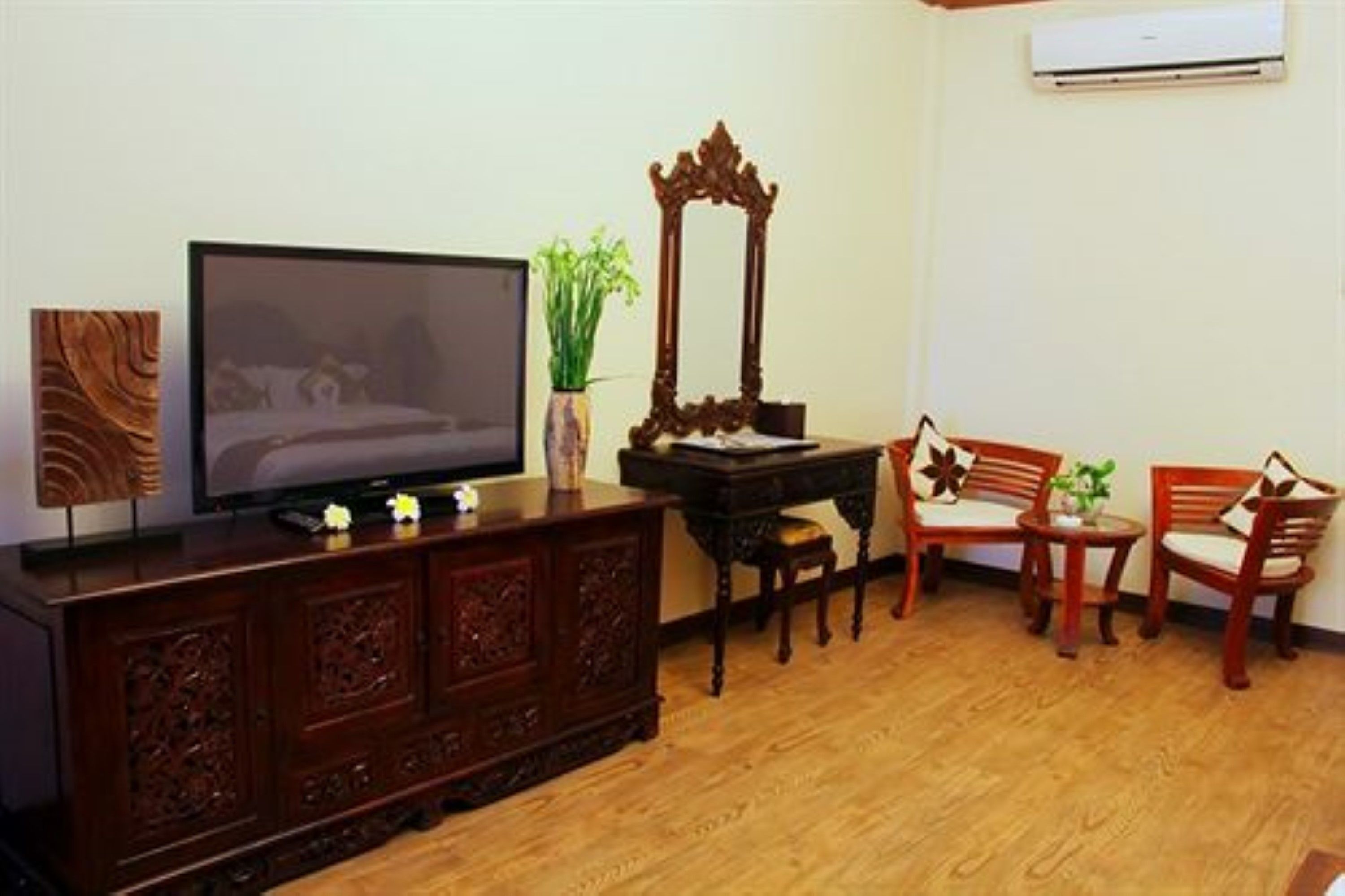 vip 3 | minibar, in-room safe, individually decorated, blackout curtains