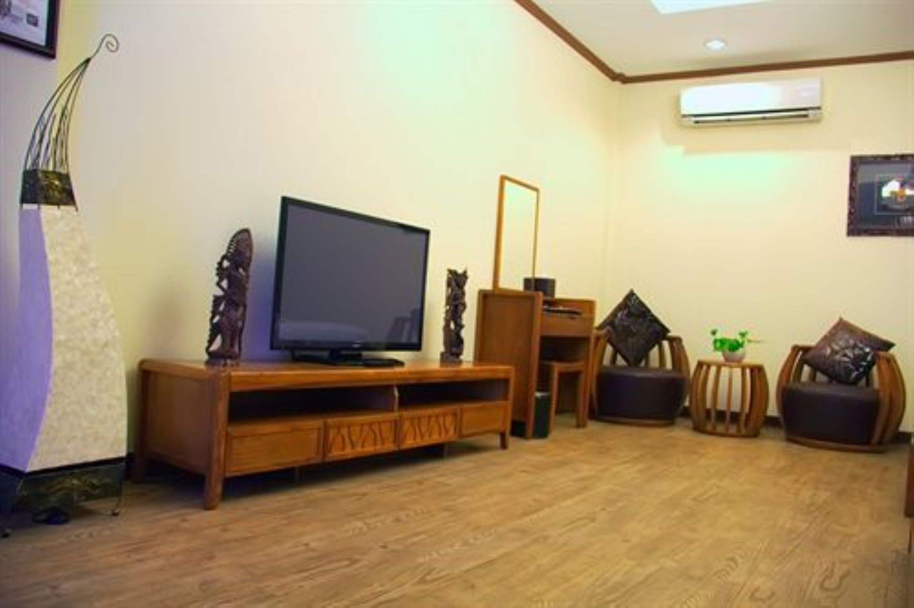 vip 2 | minibar, in-room safe, individually decorated, blackout curtains