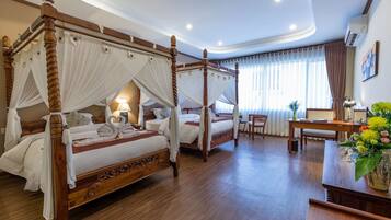 Deluxe Twin Room | Minibar, in-room safe, individually decorated, blackout curtains