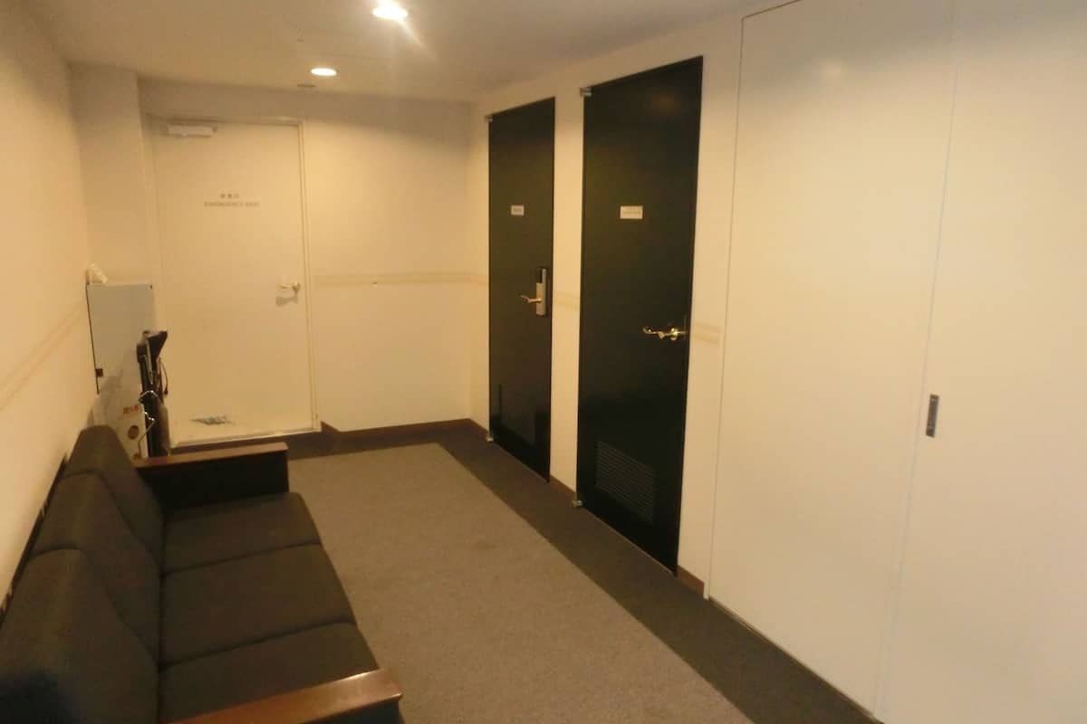 40-inch flat-screen tv with digital channels, tv