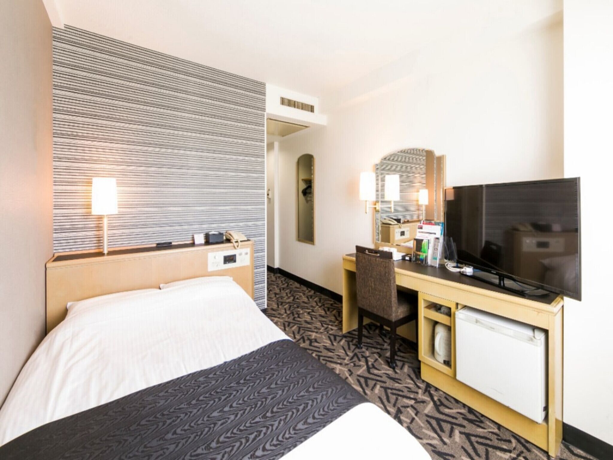 Desk, blackout drapes, free WiFi, bed sheets