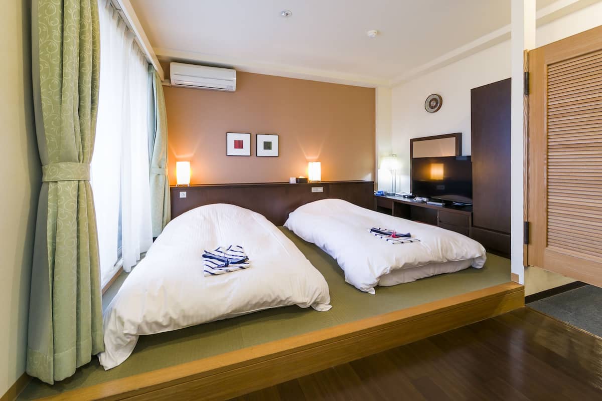 traditional room, non-smoking | 1 bedroom, desk, blackout curtains, free wifi