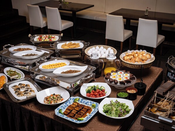 Sarapan prasmanan setiap hari (JPY 1500 per orang)