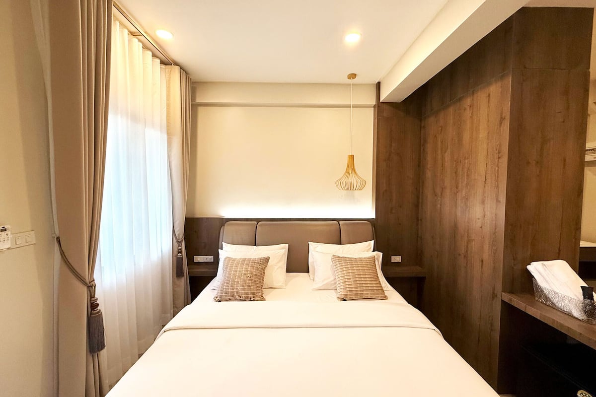 Deluxe Studio | Living area