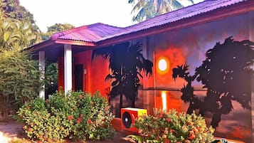 Gemeinsamer Standard-Schlafsaal, Gemischter Schlafsaal, Poolblick | Terrasse/Patio