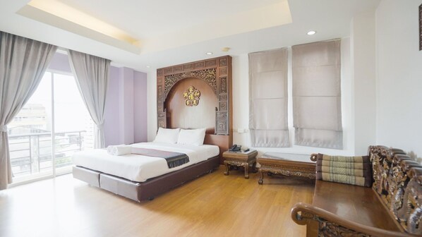 Superior King Bed Canal View with Balcony