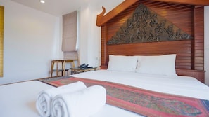 Deluxe King Bed Canal View With Balcony | Minibar, in-room safe, iron/ironing board, free WiFi - Korbua House (Bangkok)