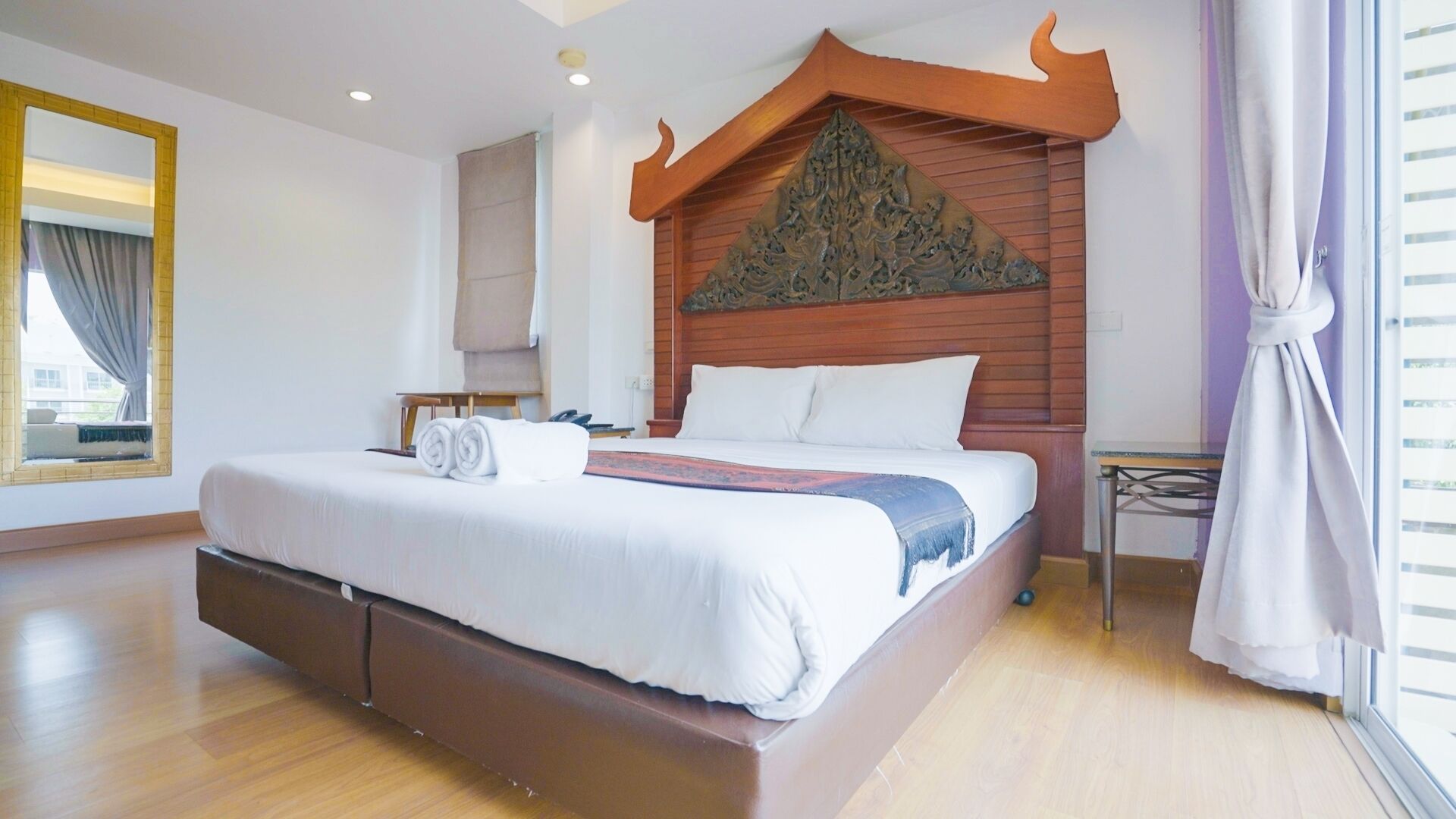 Minibar, in-room safe, iron/ironing board (on request), WiFi (free)