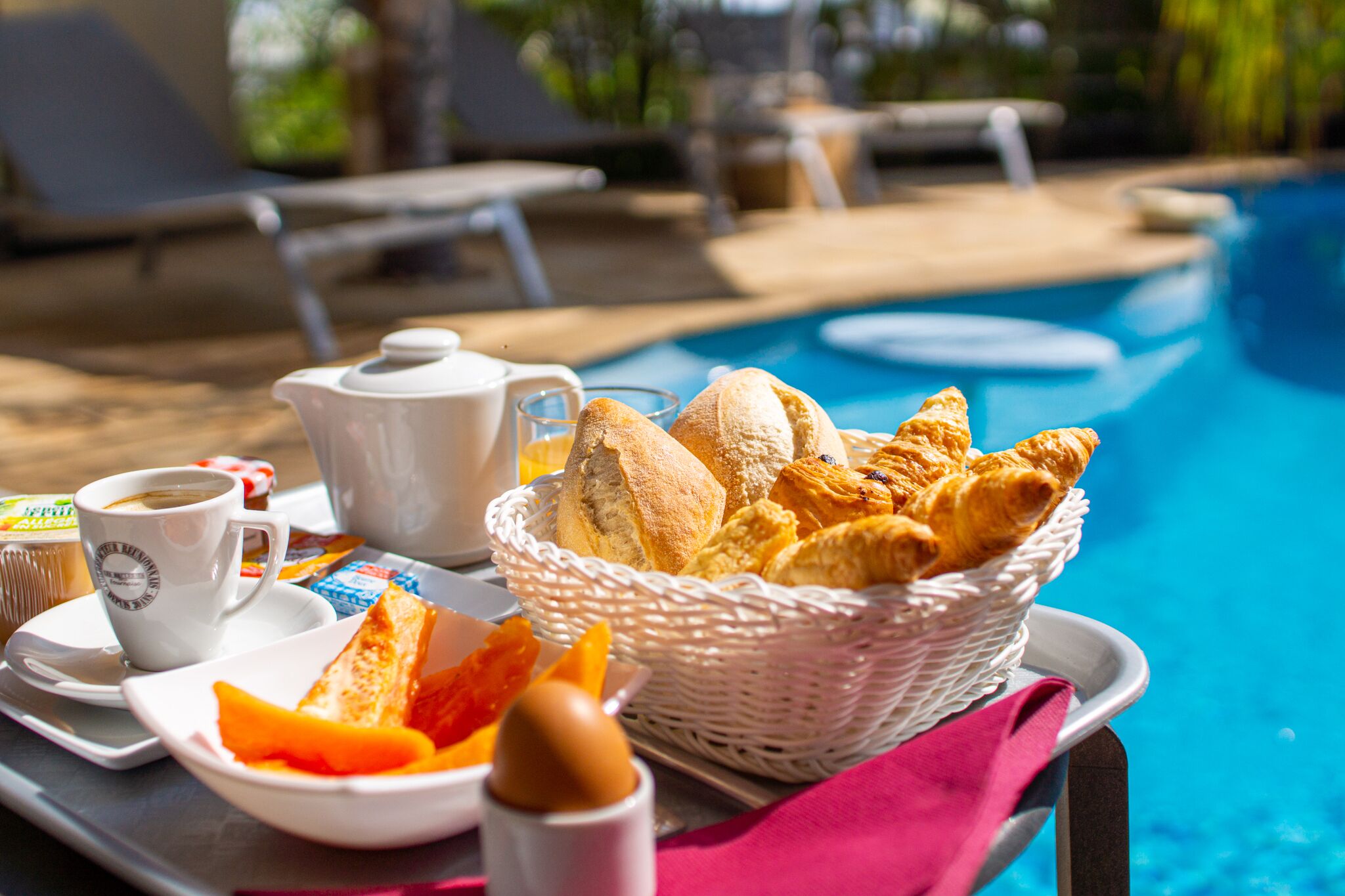 daily continental breakfast (eur 14 per person)