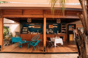 Daily continental breakfast (EUR 14 per person)