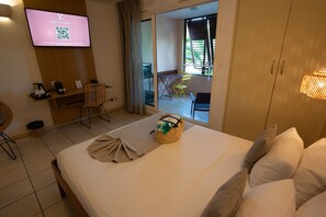 高級寢具、Tempur-Pedic 床墊、迷你吧、客房內保險箱