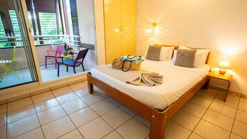 Seprai premium, tempat tidur Tempur-Pendic, minibar, dan brankas