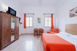 羽毛の掛け布団、防音設備、WiFi (無料)