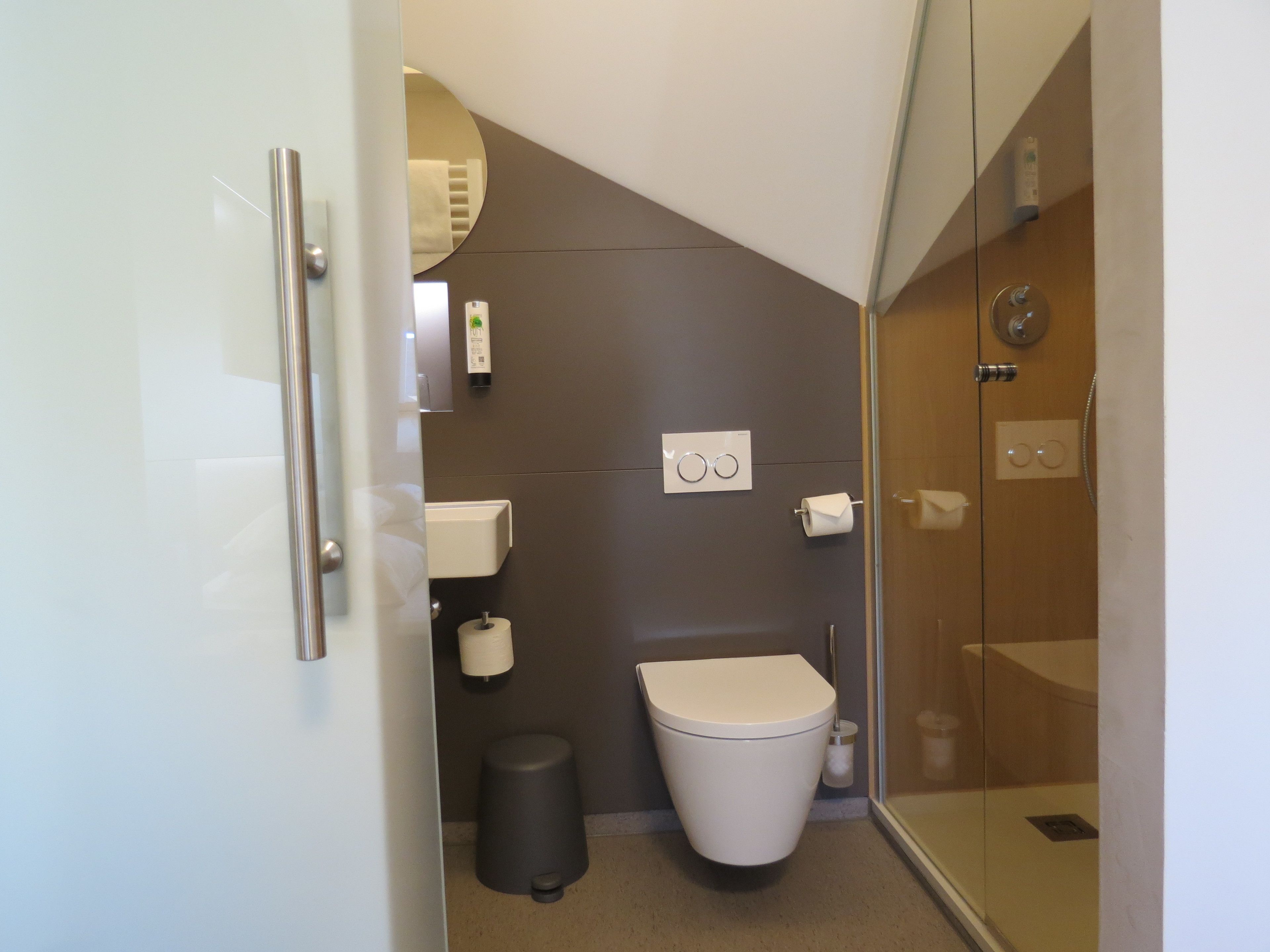 economy double room | hypo-allergenic bedding, in-room safe, individually furnished, desk