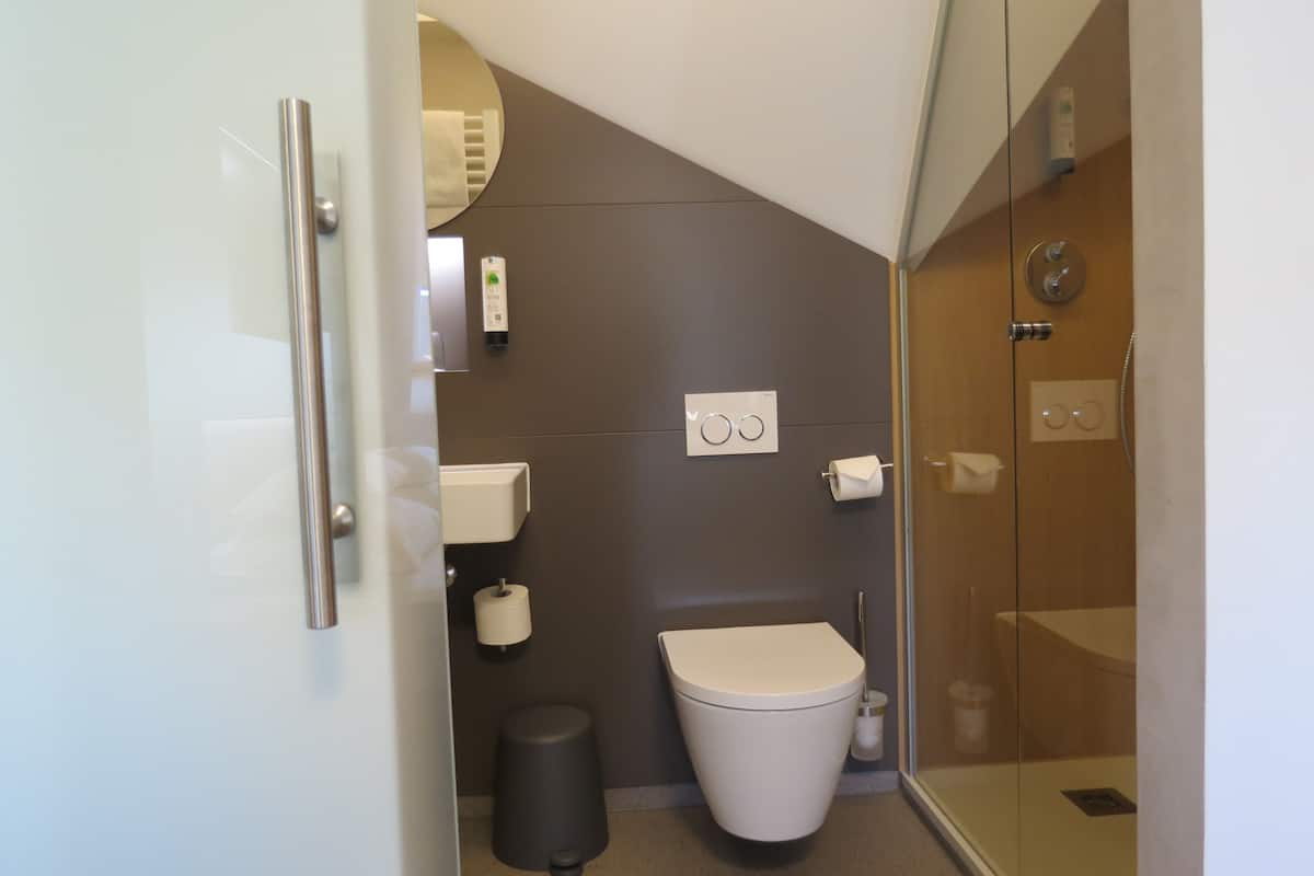 economy double room | hypo-allergenic bedding, in-room safe, individually furnished, desk