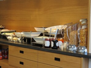 Desayuno buffet diario (EUR 12.50 por persona)