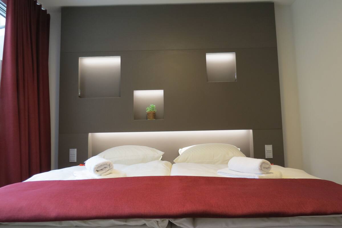 standard double room | hypo-allergenic bedding, in-room safe, individually furnished, desk