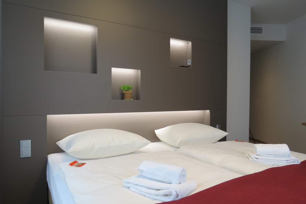 standard double room | hypo-allergenic bedding, in-room safe, individually furnished, desk