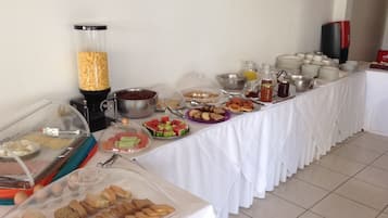 Free daily buffet breakfast