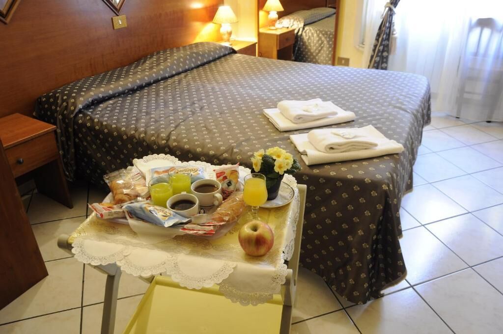 Caixa forta a l'habitació, escriptori, wifi gratuïta i roba de llit 