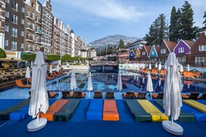 Poolside bar