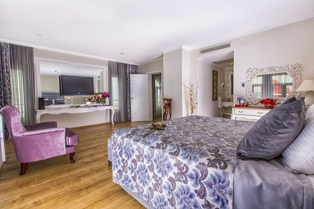 Amsterdam Luxury - 2 Bedroom | Een gratis minibar, een kluis op de kamer, een bureau, gratis wifi