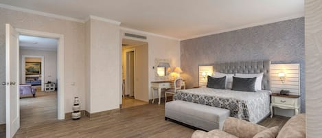 Amsterdam Luxury - 2 Bedroom | Free minibar, in-room safe, desk, free WiFi