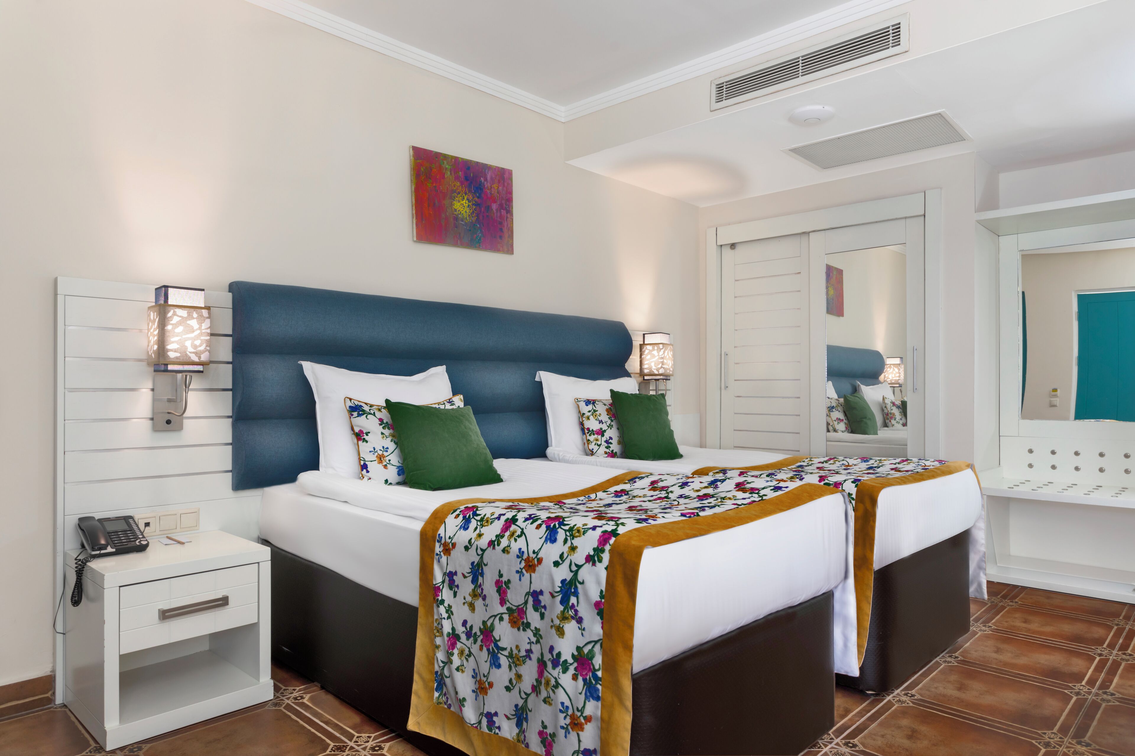Free minibar, in-room safe, desk, free WiFi
