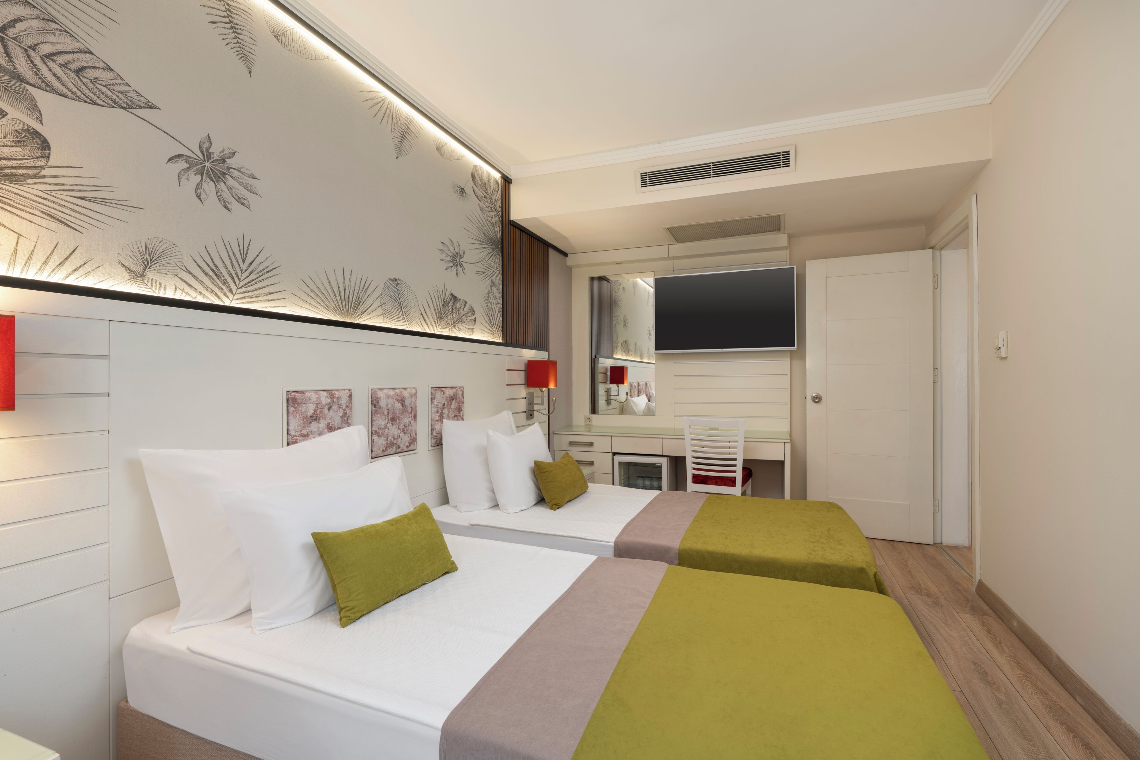 Orange Suite Room / 2 Bedroom