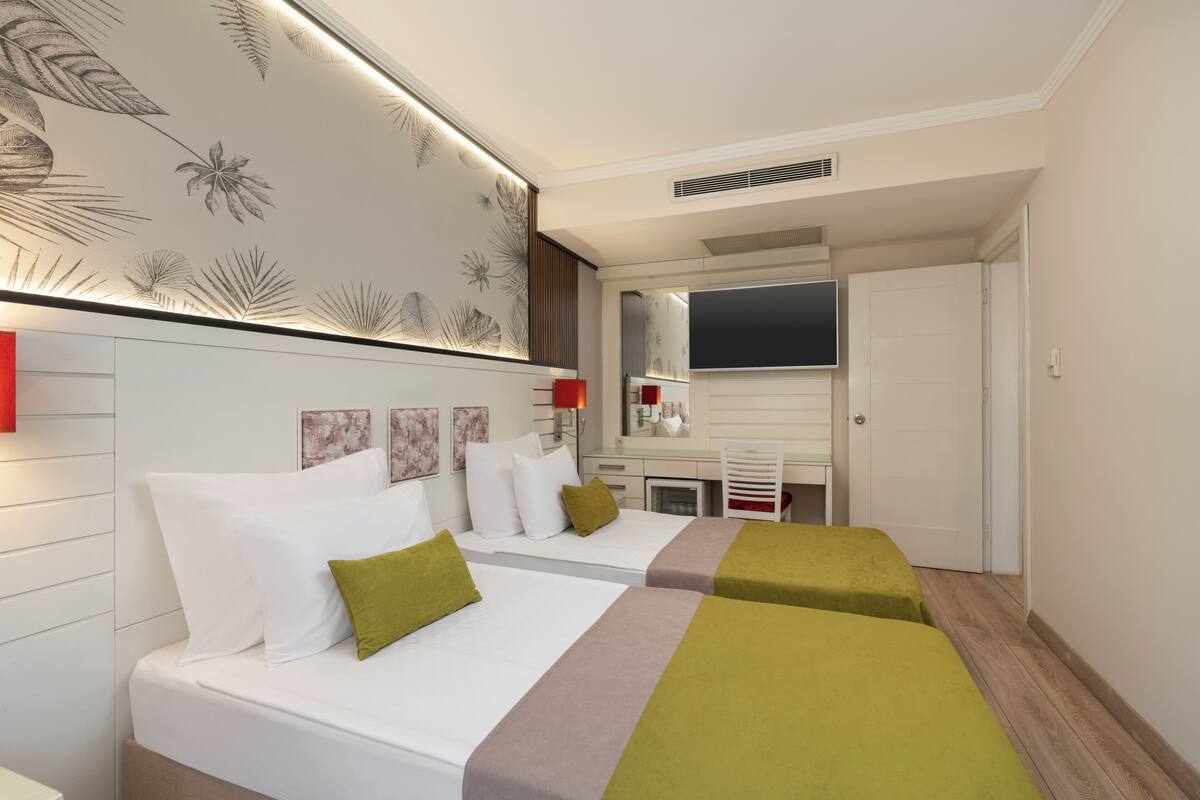 Orange Suite Room / 2 Bedroom | Minibar (free items), in-room safe, desk, WiFi (free)