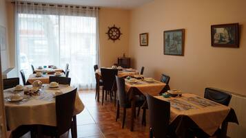 Daily continental breakfast (EUR 8 per person)