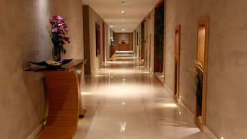 Sauna, steam room, Turkish bath, body treatments, aromatherapy