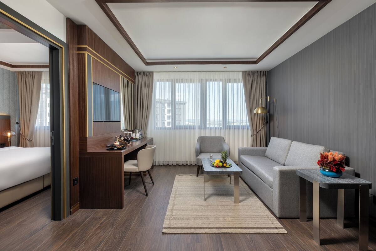 Premium Deluxe Room | 高級寢具、迷你吧、客房內保險箱、書桌